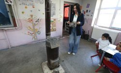 Kars'ta köy öğretmeni öğrencilerinin gönlüne dokunmak için 4 yıldır sofra kuruyor