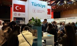 Kazakistan'daki kitap fuarında AA yayınları okurlarla buluşuyor