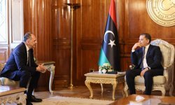 Libya Başbakanı Dibeybe, Yunanistan Dışişleri Bakanı Yerapetritis'i Trablus'ta kabul etti