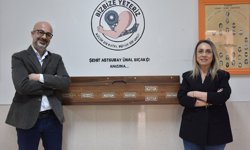 Lise öğrencileri harçlıklarıyla okuldaki arkadaşlarına burs veriyor