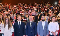 Lübnan'da düzenlenen 23 Nisan etkinliği savaş nedeniyle yerinden edilen çocukların yüzünü güldürdü