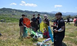 Manisa'da uçurtmalar Gazze ve Kahramanmaraş'ta hayatını kaybedenler için uçuruldu