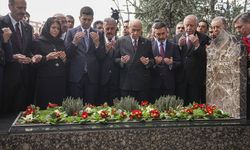 MHP Genel Başkanı Bahçeli, Alparslan Türkeş'in kabrini ziyaret etti