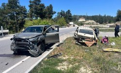 Muğla'da kamyonet ile otomobilin çarpıştığı kazada 1 kişi öldü, 1 kişi yaralandı