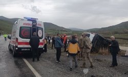 Muş'ta minibüsün devrilmesi sonucu 16 kişi yaralandı