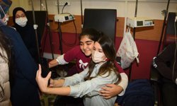 Oyuncu ve sporculardan hastanedeki çocuklara 23 Nisan ziyareti