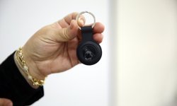 Özel gereksinimli bireylerin güvenliğini artırmak için ailelere akıllı takip cihazı desteği