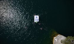 Samsun'da dalgıçlar su altında 'Anadolu Ajansının 106. yılını kutlarız' pankartı açtı