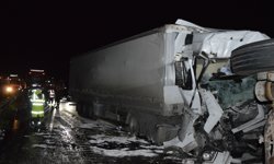 Samsun'da iki tırın çarpıştığı kazada 3 kişi yaralandı