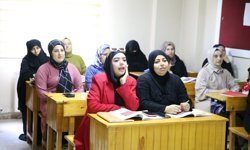 Siirt'in 'Faslı gelinleri' Türkçe öğreniyor