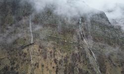 Şırnak'ta yağışlarla canlanan şelaleler dronla görüntülendi