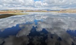 Sivas'ta tarım alanlarında yağışla oluşan su birikintileri havadan görüntülendi