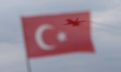 SOLOTÜRK, Antalya'da gösteri uçuşu yaptı