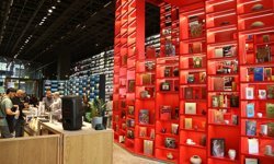 Tahran'daki 'Kafe-Kitap', 6 bin kitap arasında özgün konseptiyle farklı bir deneyim sunuyor