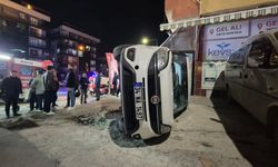 Tekirdağ'da 4 araca çarparak devrilen hafif ticari araçtaki 4 kişi yaralandı