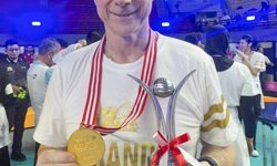 Türk antrenör Bülent Karslıoğlu, Endonezya'da üst üste ikinci şampiyonluğu yaşadı