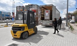 Türkiye'den İran'a tıbbi malzeme taşıyan 6 yardım tırı Van'dan yola çıktı