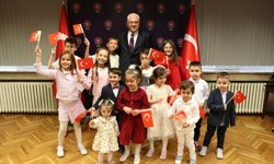 Türkiye'nin Sofya Büyükelçisi Uyanık, 23 Nisan dolayısıyla makamını çocuklara devretti