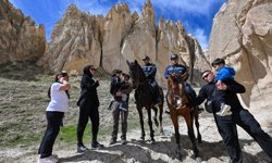 'Vanadokya'daki atlı jandarma timi ziyaretçilerin ilgi odağı oluyor