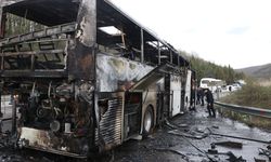 Yalova'da seyir halindeki yolcu otobüsü yandı