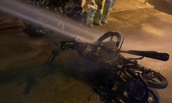 Adana'da otomobille çarpışan motosikletin sürücüsü hayatını kaybetti, bir kişi ağır yaralandı
