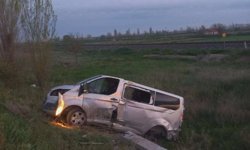 Afyonkarahisar'da otomobil ile kamyonet çarpıştı, 6 kişi yaralandı