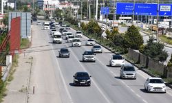 Afyonkarahisar'daki çevre yollarında bayram dönüşü hareketliliği yaşanıyor
