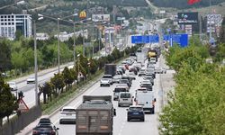 Afyonkarahisar'daki çevre yollarında bayram tatili hareketliliği yaşanıyor