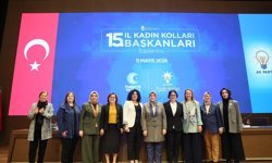 AK Parti Kadın Kolları Toplantısı'nda yeni üyelere rozetleri takıldı