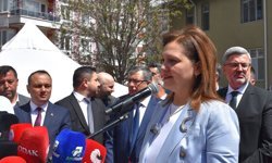 AK Parti'ye katılan Afyonkarahisar Belediye Başkanı Burcu Köksal için karşılama töreni düzenlendi: