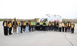 Ambulans personeli zorlu parkurlarda hayat kurtarmaya hazırlanıyor