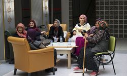 Ankara'da huzurevindeki yaşlılar, Kurban Bayramı'nı ziyaretçiler ve yakınlarıyla kutladı