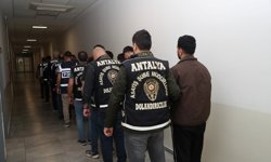 Antalya merkezli dolandırıcılık operasyonunda gözaltına alınan şüphelilerden 14'ü tutuklandı