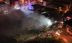 Arnavutköy'de fabrikada çıkan yangına itfaiye müdahale ediyor
