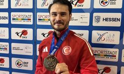 Avrupa şampiyonu milli karateci Enes Özdemir, altın madalyanın gurunu yaşıyor