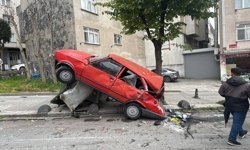 Bağcılar'da freni boşalan kamyon 8 araca zarar verdi