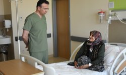 Bağırsak sarkması şikayetinden 1 saatlik operasyonla kurtuldu