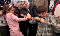 Bakan Göktaş, Etnospor Kültür Festivali'ni çocuklarla ziyaret etti: