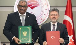 Bakan Yumaklı ve Sudanlı mevkidaşı Guraşi, 16. KEK Toplantı Tutanağı İmza Töreni'ne katıldı: