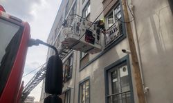 Balıkesir'de apartmandaki motosiklette çıkan yangında 10 kişi dumandan etkilendi