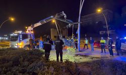 Başkentte aydınlatma direğine çarpan motosikletin sürücüsü yaşamını yitirdi