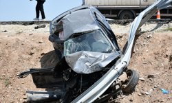 Batman'da kamyon ile otomobilin çarpıştığı kazada 1 kişi öldü, 2 kişi yaralandı