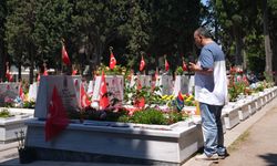 Bayramın ikinci gününde Edirnekapı Şehitliği'ne ziyaretler devam etti
