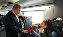 BBP Genel Başkanı Destici, yüksek hızlı trende yolcuların Kurban Bayramı'nı kutladı