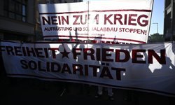 Berlin'de düzenlenen 1 Mayıs gösterisine polis müdahale etti