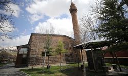 Bitlis'te asırların izini taşıyan Ayasofya Cami ziyaretçilerini tarihi yolculuğa çıkarıyor