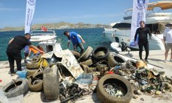 Bodrum'da dalgıçlar denizden yaklaşık 2 ton atık çıkardı