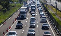 Bolu ve Düzce'de yollardaki bayram dönüşü yoğunluğu sürüyor