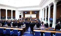 Bulgaristan'da Başbakan Radev'in hükümeti parlamentodan güvenoyu aldı