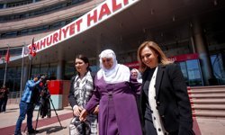 CHP Genel Başkanı Özel 'Barış Anneleri'ni kabul etti